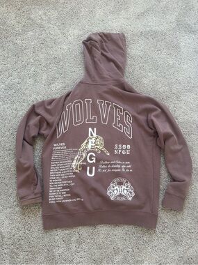 WOLVES Graphic Hoodie in Mauve Brown